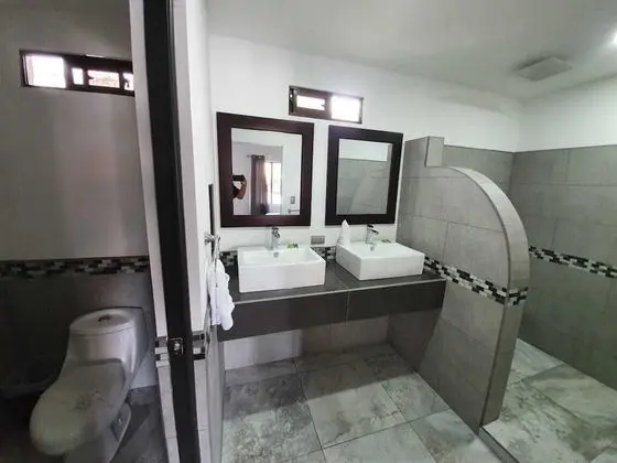 Premium Tek Büyük Yataklı Oda, 2 Büyük (Queen) Boy Yatak, Veranda, Havuz Manzaralı