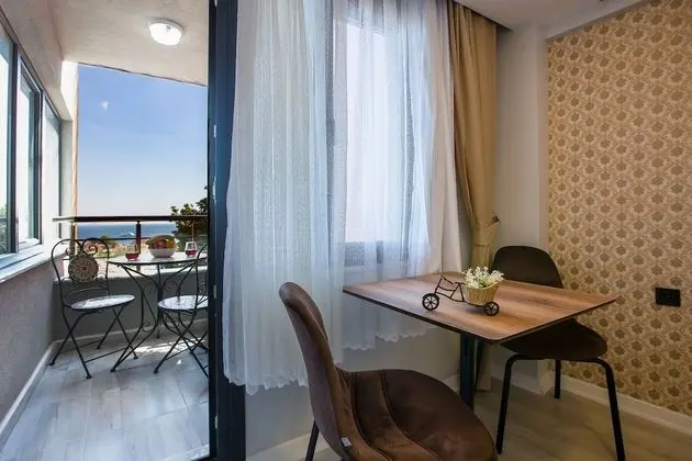 Junior Studio Suite, Multiple Beds, Non Smoking, Sea View