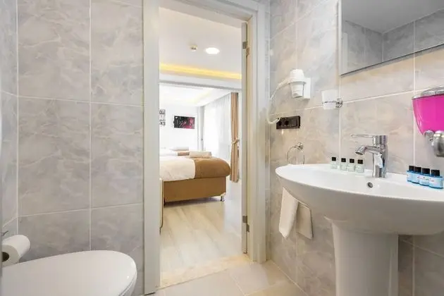 Junior Studio Suite, Multiple Beds, Non Smoking, Sea View