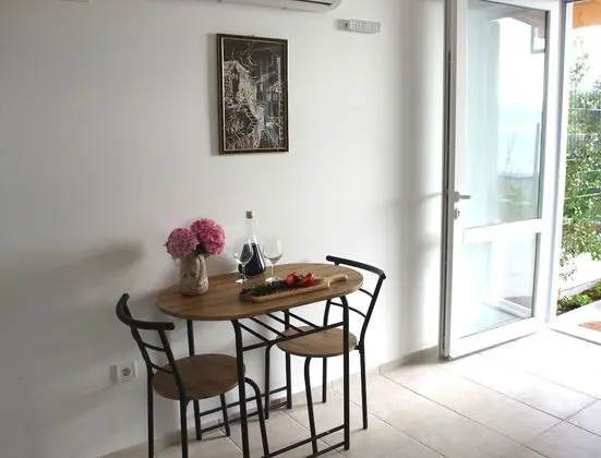 Economy Stüdyo, Kısmi Deniz Manzaralı