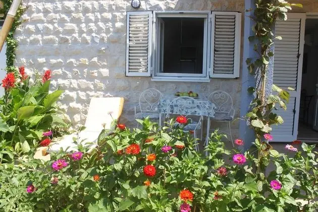 Economy Stüdyo, Kısmi Deniz Manzaralı