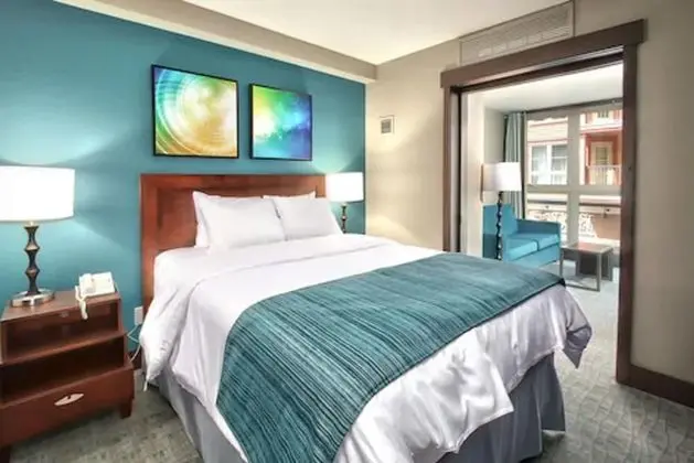 Mosaic One Bedroom with Den