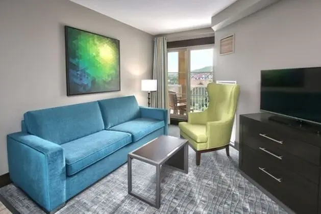 Mosaic One Bedroom with Den