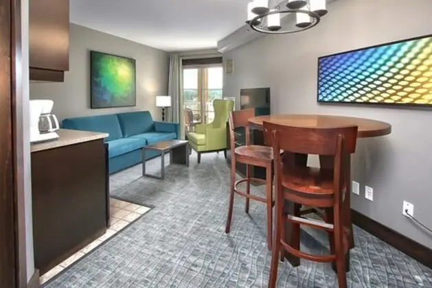 Mosaic One Bedroom with Den