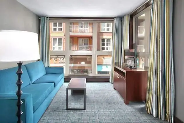 Mosaic One Bedroom with Den