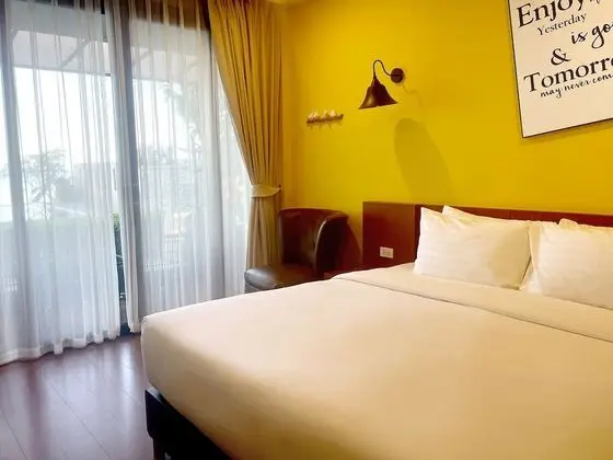 Deluxe Room with Pool View