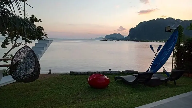 Deluxe Room with Pool View