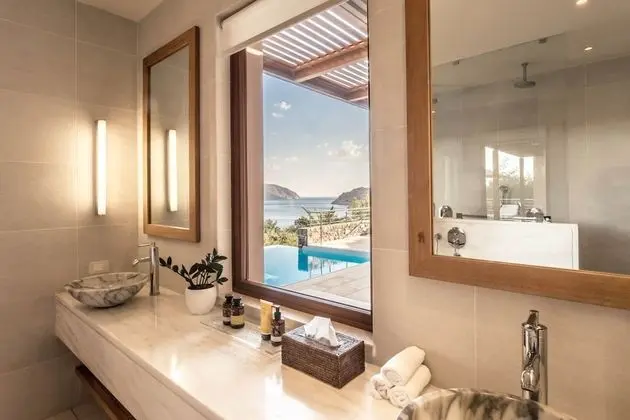 Island Suite Sea View Private Heated Pool