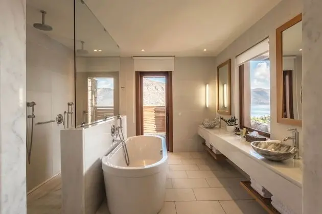 Island Suite Sea View Private Heated Pool