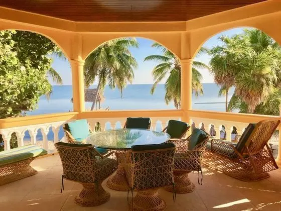 Panoramic Ev, 4 Yatak Odası, Plaj Manzaralı, Denize Sıfır