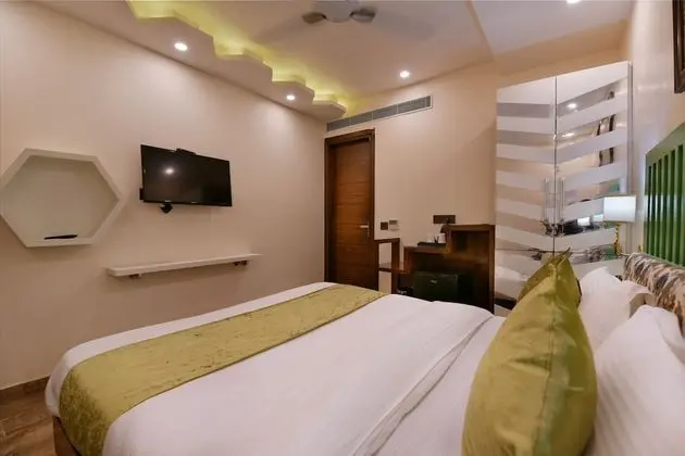 Deluxe Tek Büyük Yataklı Oda