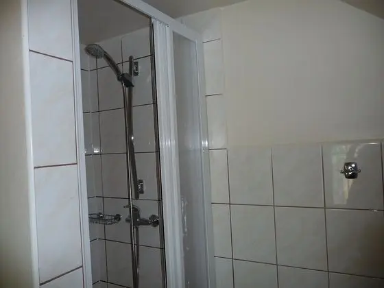 Üç Kişilik Oda, Tepe Manzaralı