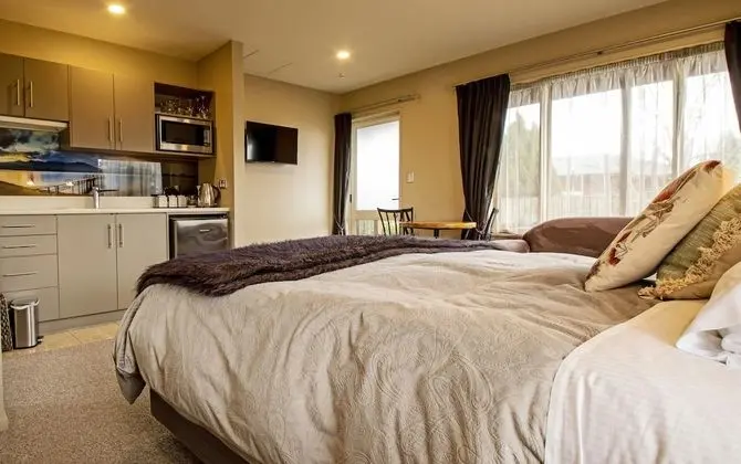 Standard Stüdyo, Sigara İçilmez, Küçük Mutfak (Tui Room)