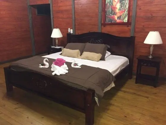 Deluxe Kulübe, 1 En Büyük (King) Boy Yatak