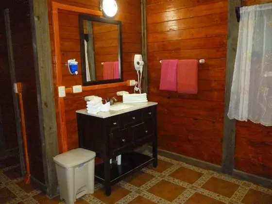 Deluxe Kulübe, 1 En Büyük (King) Boy Yatak