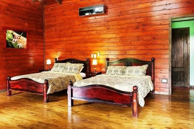 Lodge Two Queen Beds