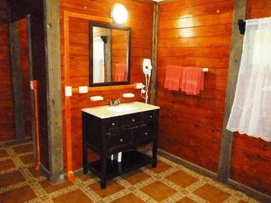 Lodge Two Queen Beds