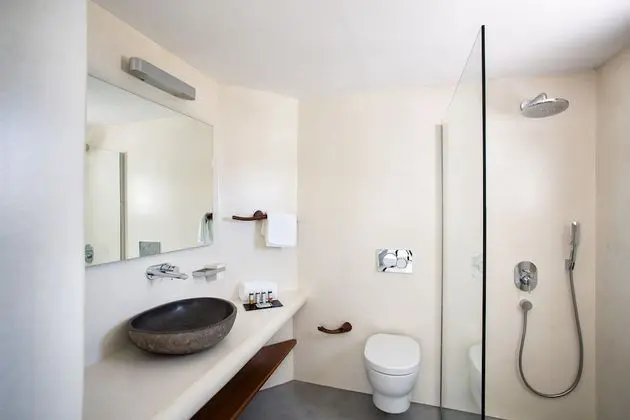 Deluxe Tek Büyük Yataklı Oda, Kısmi Deniz Manzaralı