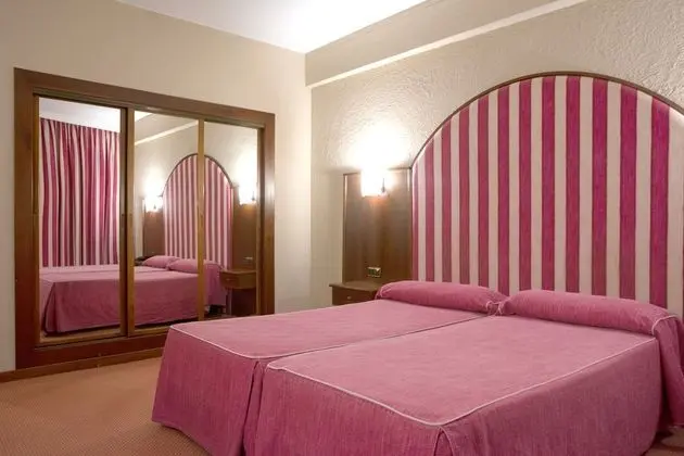 Tek Büyük Yataklı Oda, Balkon (2ad)