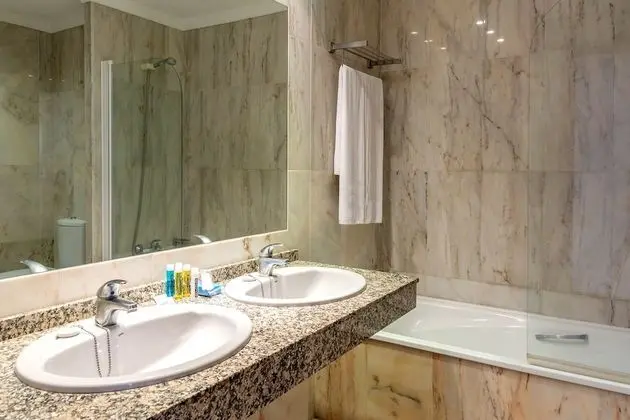 Tek Büyük Yataklı Oda, Balkon (2ad)