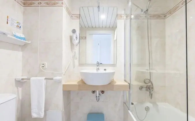 Tek Büyük Yataklı Oda (2 Adults and 1 Child)