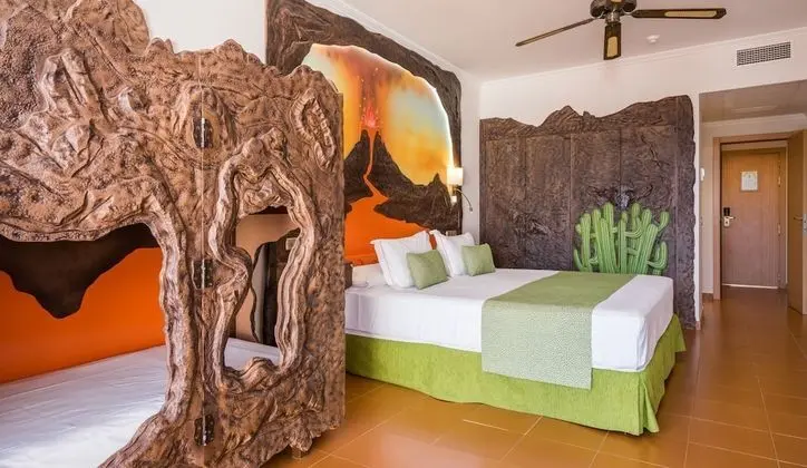 Tek Büyük Yataklı Oda (Themed - 2 Adults)