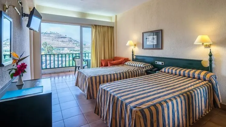Tek Büyük Yataklı Oda (2 Adults + 2 Children)