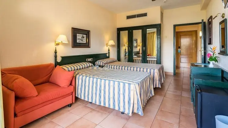 Tek Büyük Yataklı Oda (2 Adults + 2 Children)