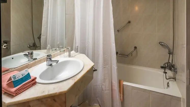 Tek Büyük Yataklı Oda (2 Adults + 2 Children)