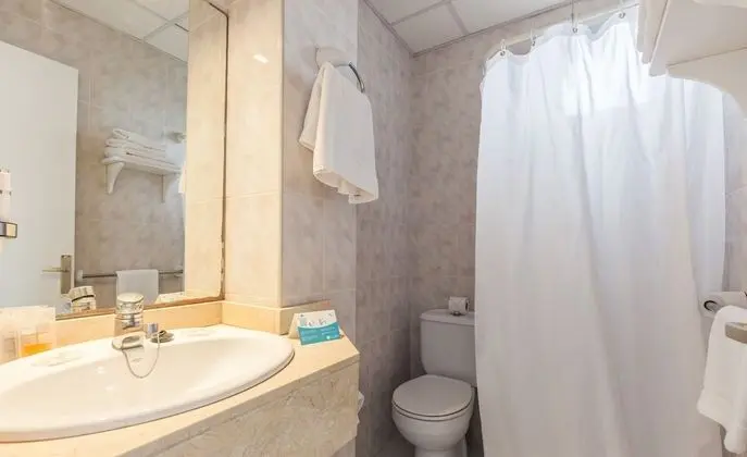 Tek Büyük Yataklı Oda (2 Adults + 1 Child)