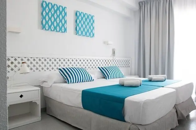 Standard Tek Büyük Yataklı Oda, Balkon (2 adultos + 1 niño)