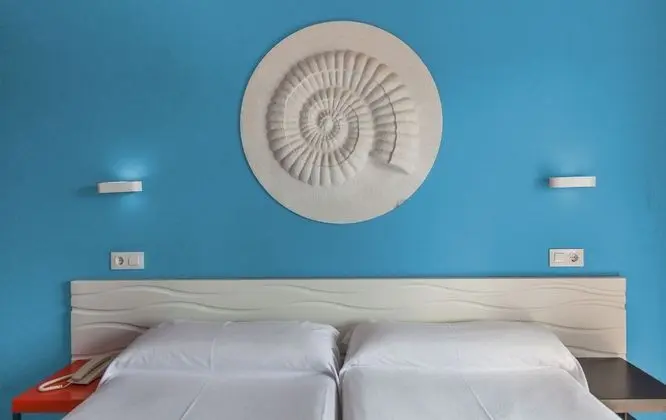 Tek Büyük Yataklı Oda (2 Adults + 1 Child)