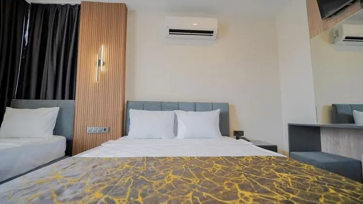 Standart Oda, Kara ve Havuz Manzaralı, Balkonlu
