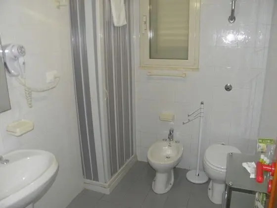 Üç Kişilik Oda