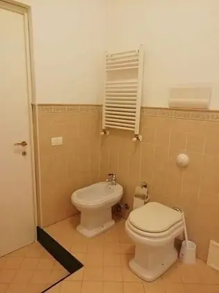 Tek Büyük Yataklı Oda, Ortak Banyo