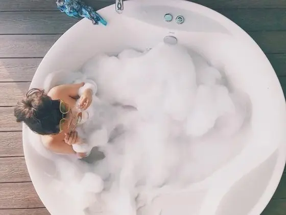 Deluxe room raft with Jacuzzi
