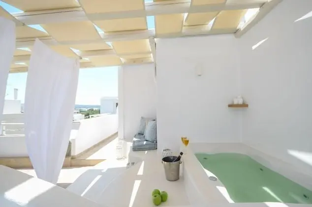 Süit (Top Floor with Outdoor Hot Tub)