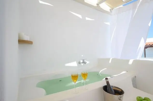Süit (Top Floor with Outdoor Hot Tub)