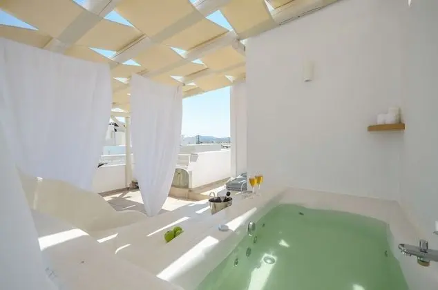 Süit (Top Floor with Outdoor Hot Tub)