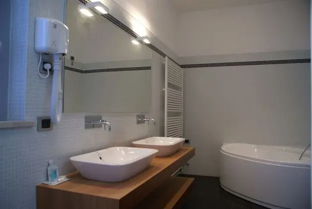 Superior Tek Büyük Yataklı Oda, Jakuzi