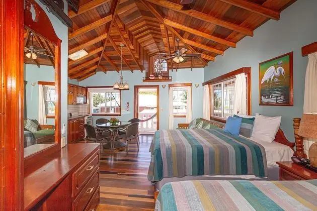 Partial Ocean View Suite, 2 Double Beds (#11)