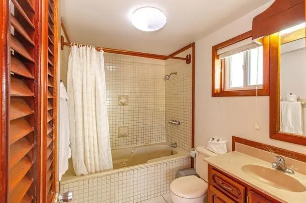 Partial Ocean View Suite, 2 Double Beds (#11)