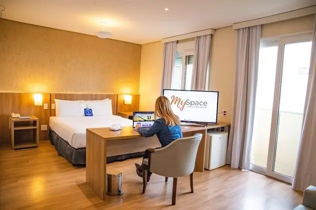 Luxury Tek Büyük Yataklı Oda