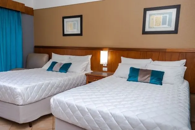 Quarto superior, 2 camas de casal  1111