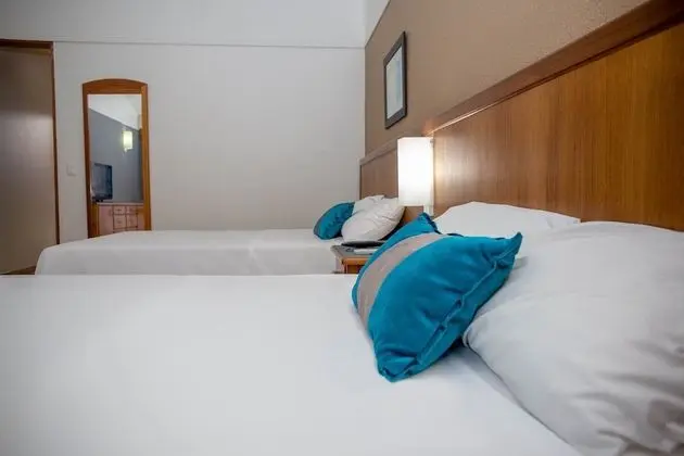 Quarto superior, 2 camas de casal  1111