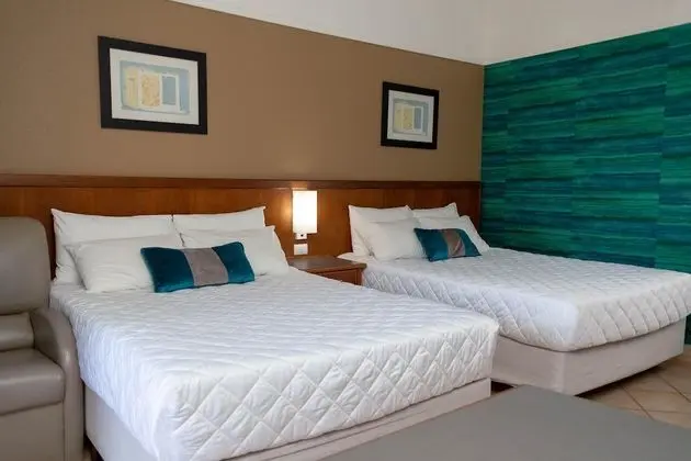 Quarto superior, 2 camas de casal  1111