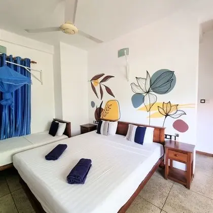 Standard Üç Kişilik Oda, Balkon, Havuz Manzaralı