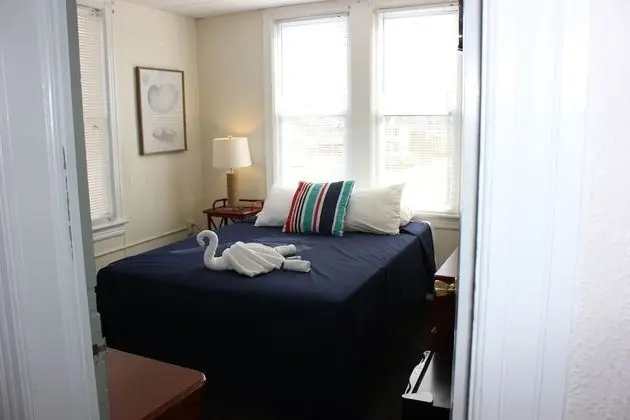 Standard Oda (1 Full Bed)