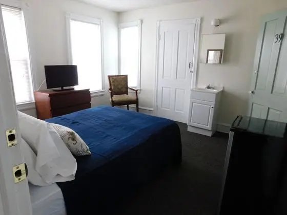 Standard Oda (1 Full Bed)