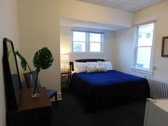 Standard Oda (1 Full Bed)